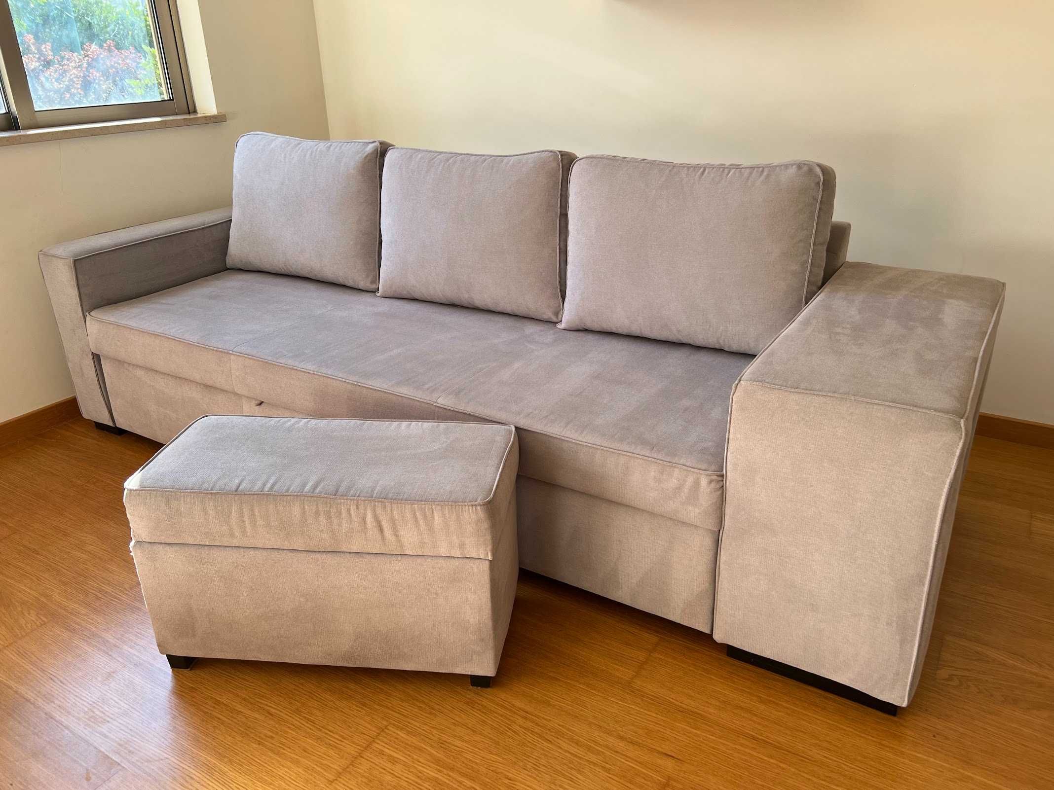 Sofá Gato Preto 3 Lugares com Puff e Função-Cama - Ótimo Estado