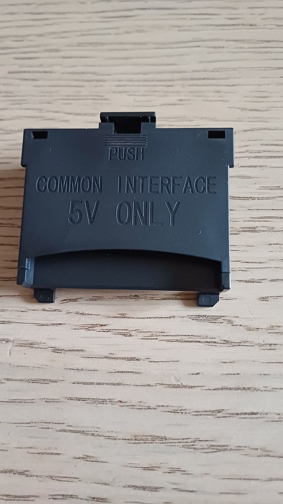 Adapter common interface 5V ONLY