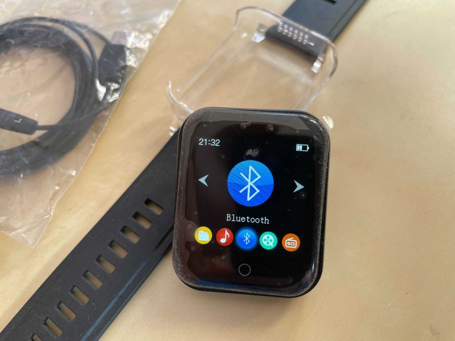 Odtwarzacz MP3 MP4 zegarek 32 Gb bluetooth dyktafon + słuchawki