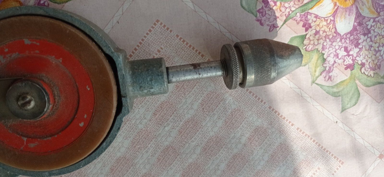 Дрель  ручная . Бур ,сверло