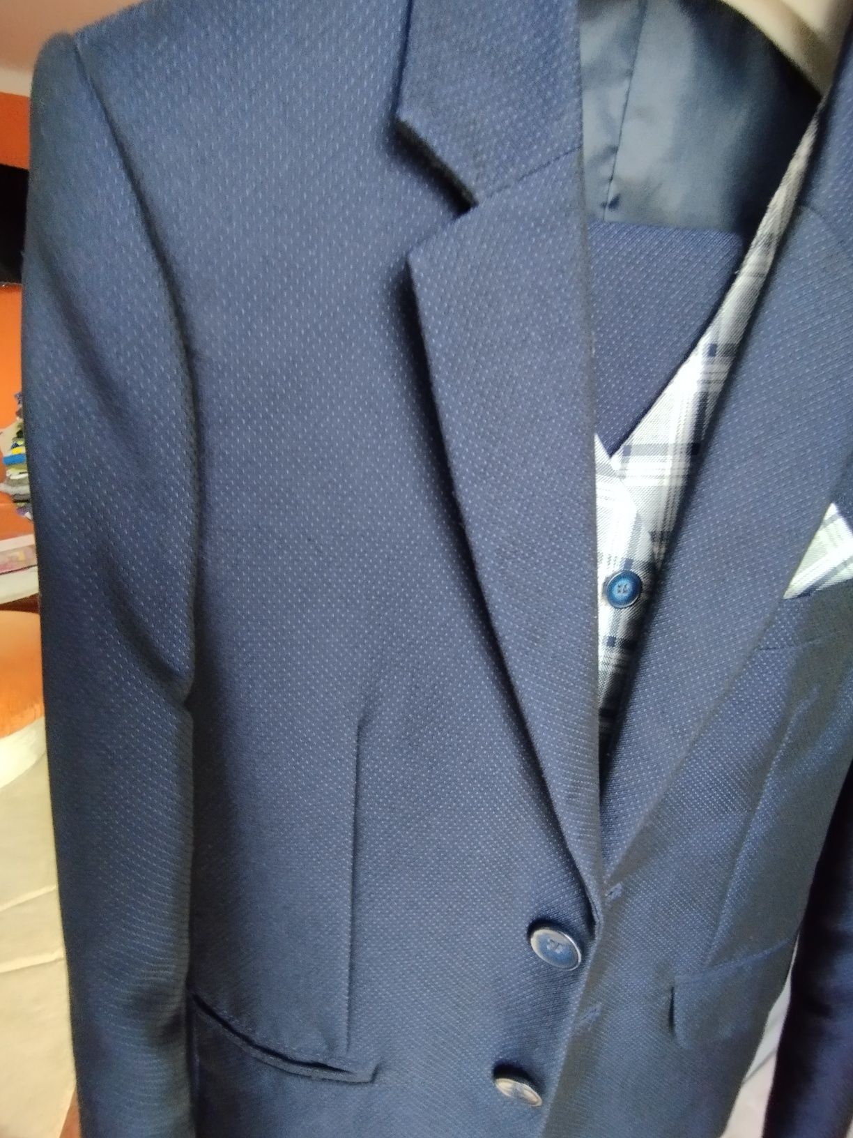Sprzedam garnitur chłopięcy w rozmiarze 134 cm