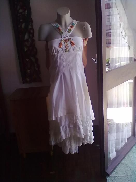 Vestido branco bordado 38