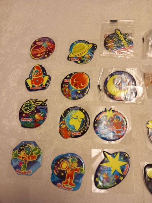 Magnesy na lodówkę dino droga mleczna danonki w kosmosie
