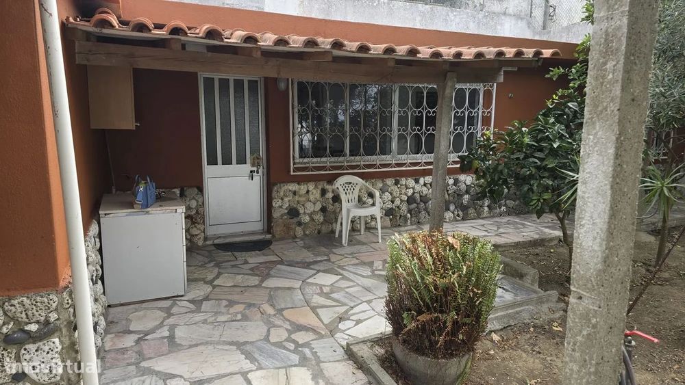 Aconchegante moradia na Caparica, para arrendamento