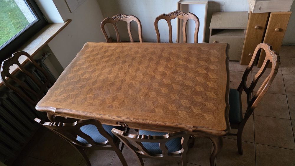 Stól ludwik. Stary stół