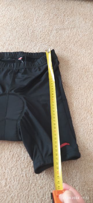 Spodenki na rower e-ruption, spodenki z wkładką na rower, szorty