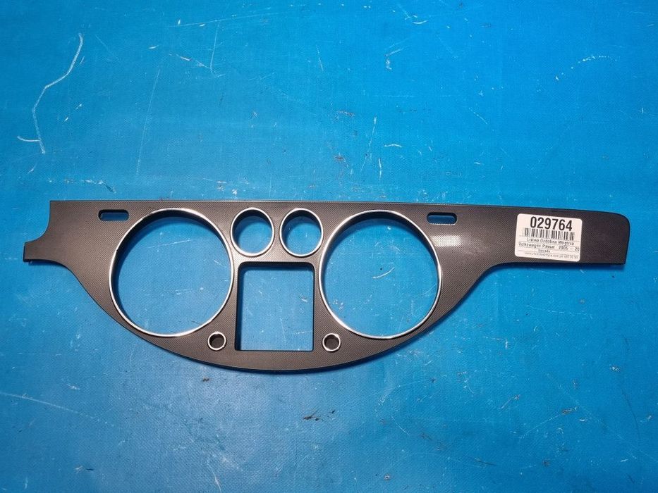 VOLKSWAGEN PASSAT B6 RAMKA LICZNIKA