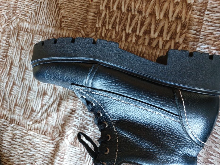 Продам жіночі чоботи.