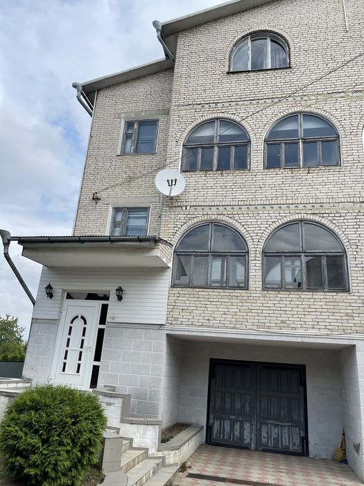 Здам в оренду великий 406 кв м будинок у центрі Чернівців