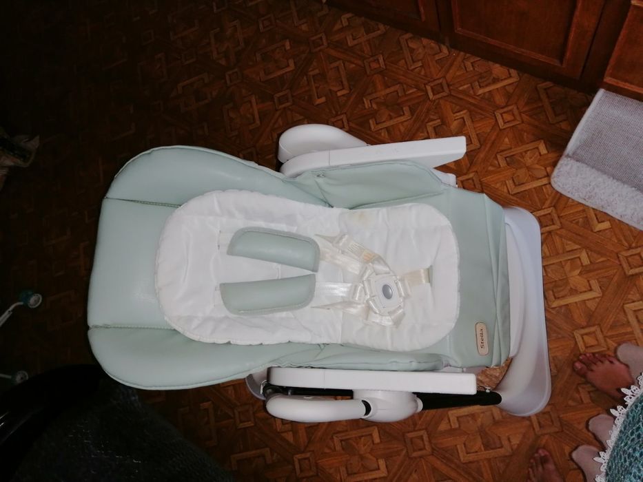 Стільчик для годування в ідеальному стані