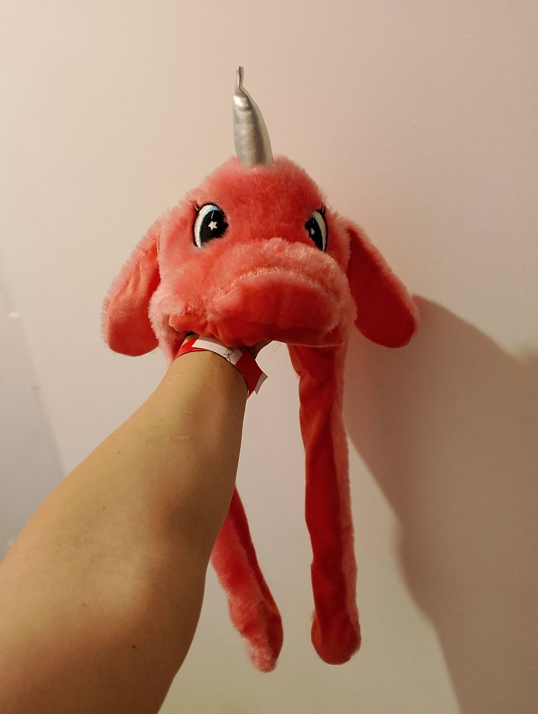 Czapka jednorożec ruszająca uszami