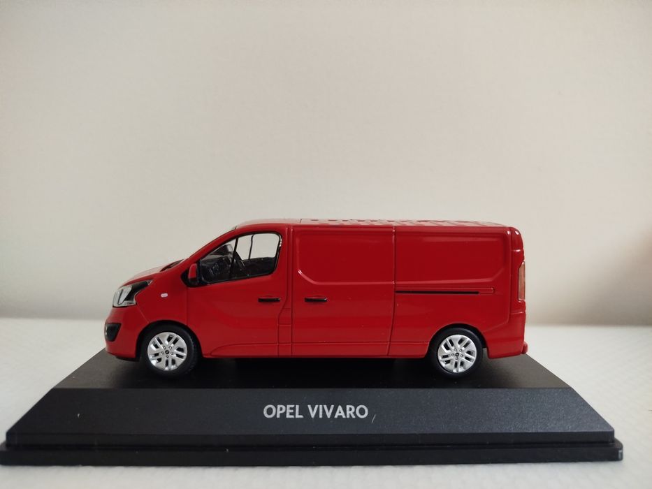 Miniatura Opel Vivaro 1/43 Nova