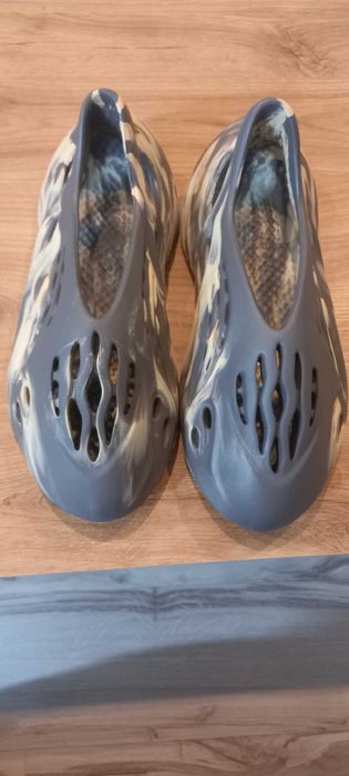 Yezzy foam runner 43