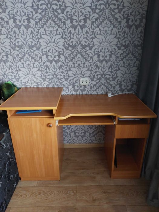 Стіл комп'ютерний,письмовий