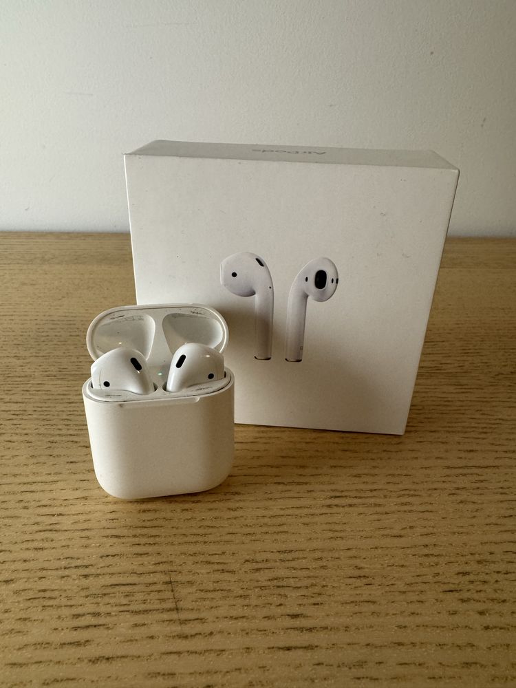 Apple AirPods 2 – bezprzewodowe słuchawki z etui ładującym
