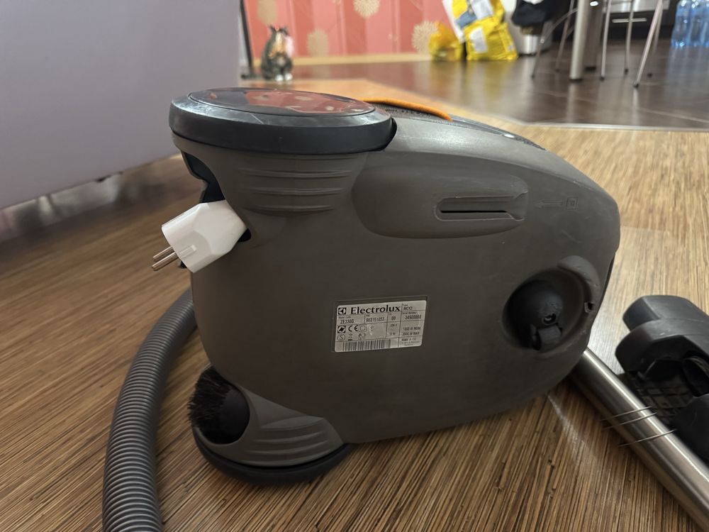 Пилосос electrolux ze330g