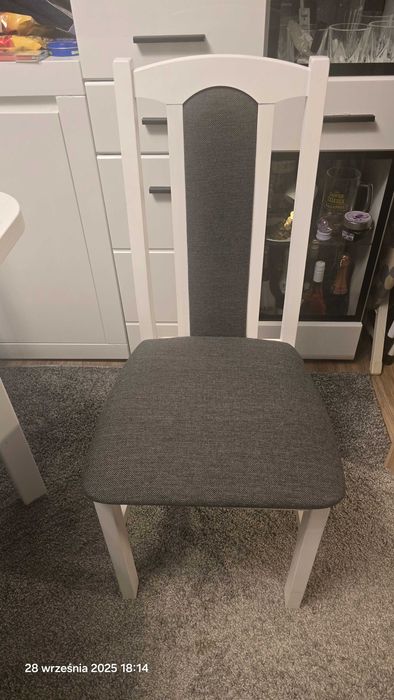 Stół rozkladany + 6 kszeseł