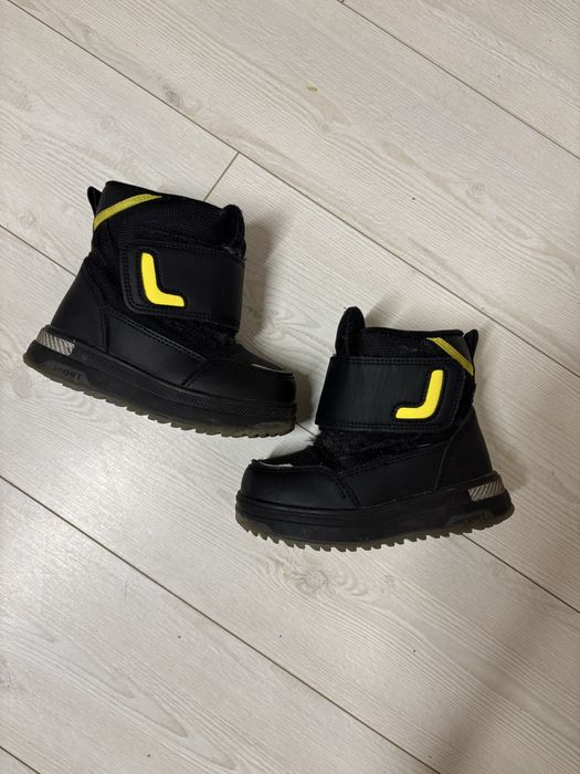 Продам зимові чобітки розмір 28