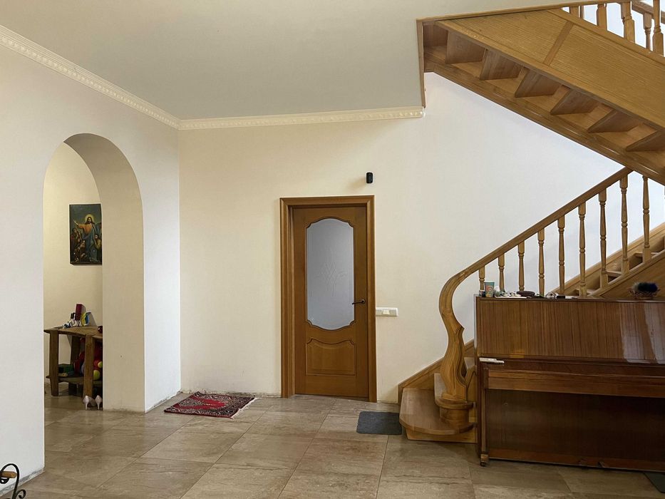 Продаж двоповерхового будинку вул. Надпільна