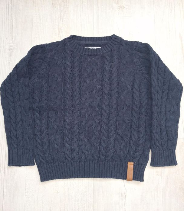 Granatowy sweterek