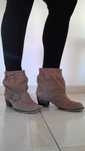 Botins  de Camurça c/Fivela