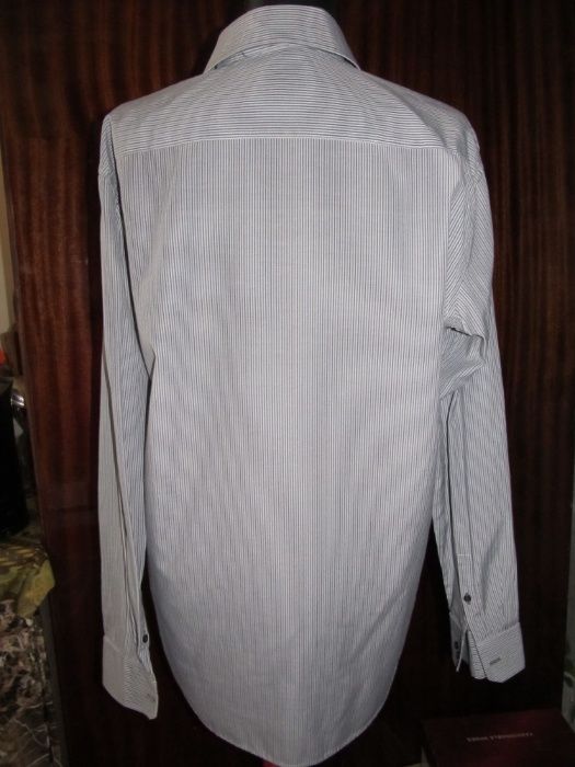 Мужская рубашка в мелкую полоску