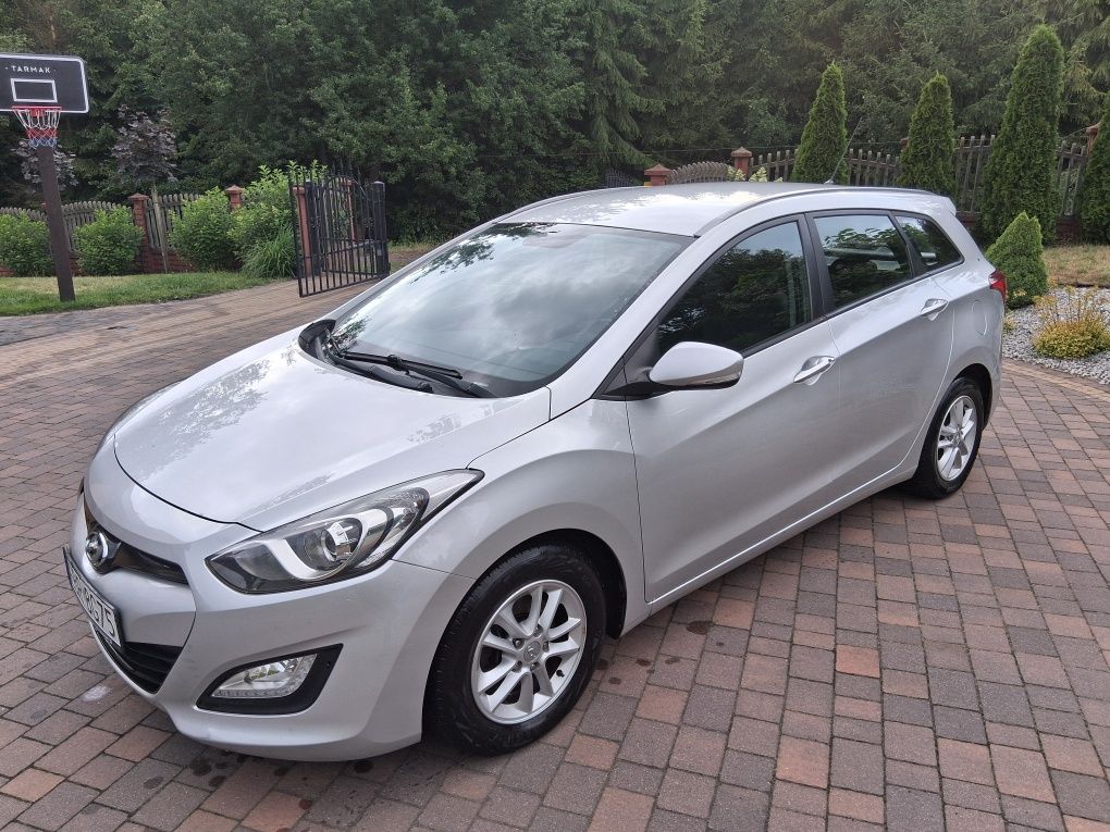 Hyundai I30  1,4 KOMBI . Orginał lakier, 2 x koła, PDC