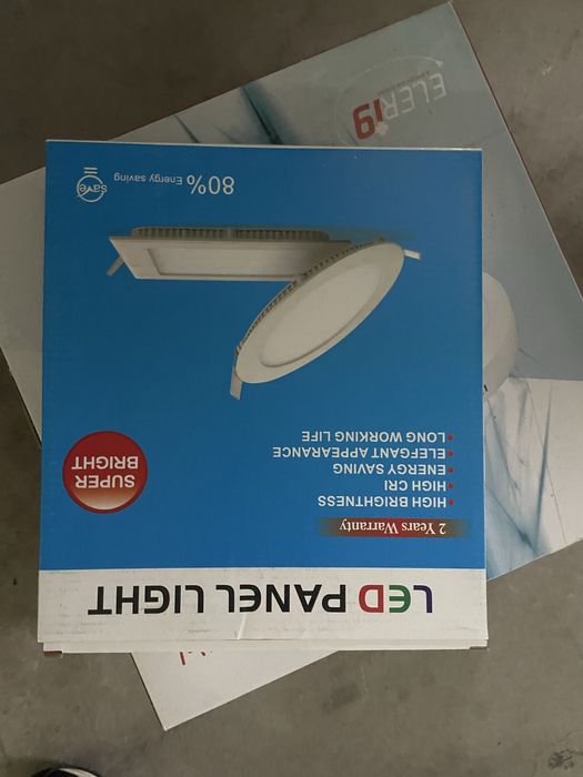 Varias lampadas ainda em caixa