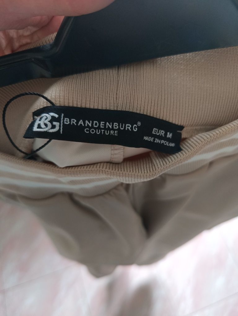 Spodnie beżowe Brandenburg Couture