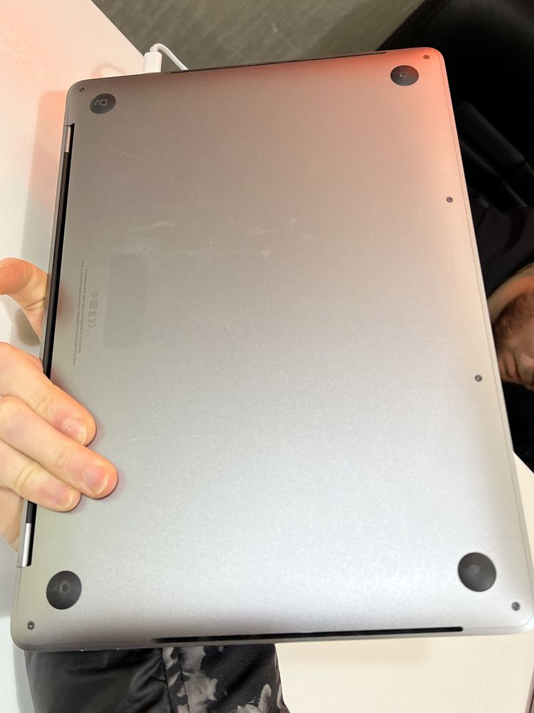 MacBook Pro 13” 2018 i5 16gb ram 512 ssd