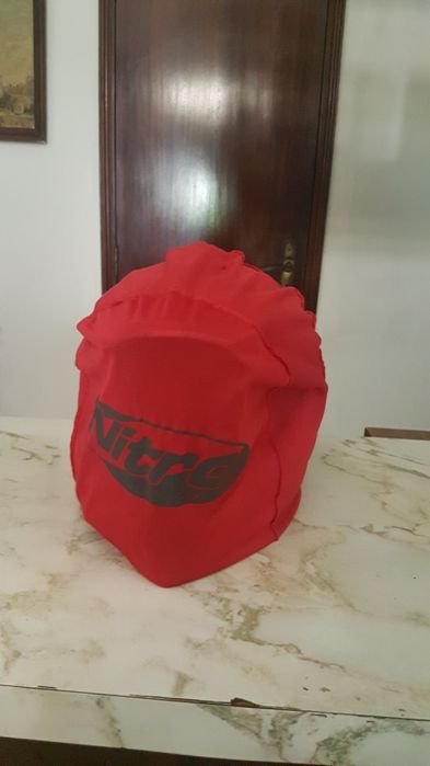 Capacete + capa protetora