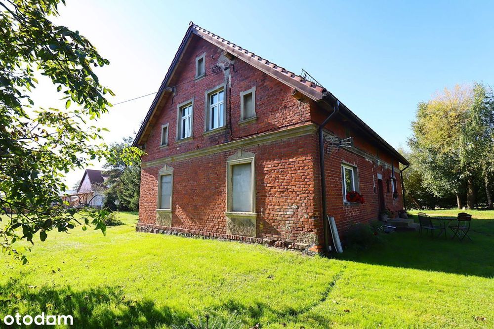Dom z czerwonej cegły