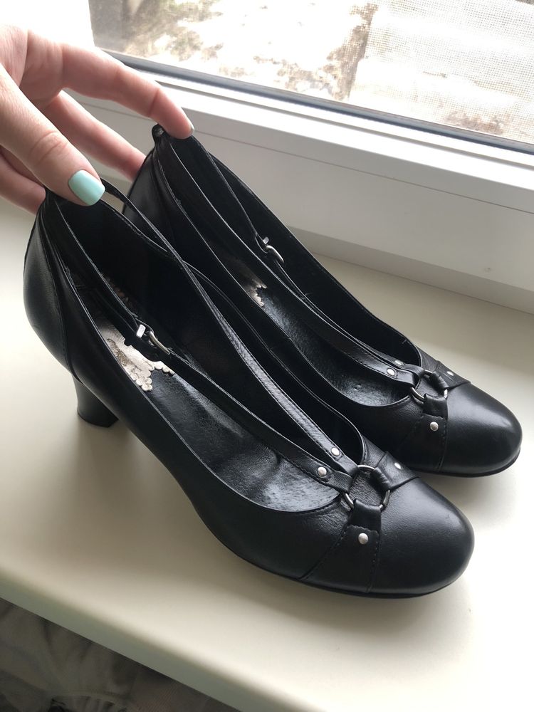 Женские черные туфли из натуральной кожи