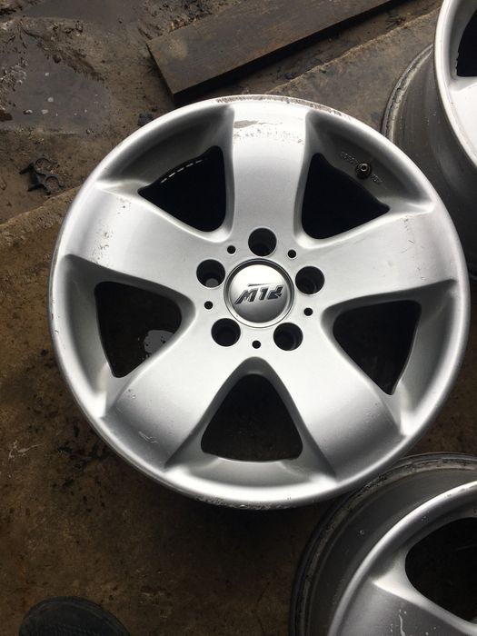 Продам титани mercedes-benz R16 ET 35 5*112