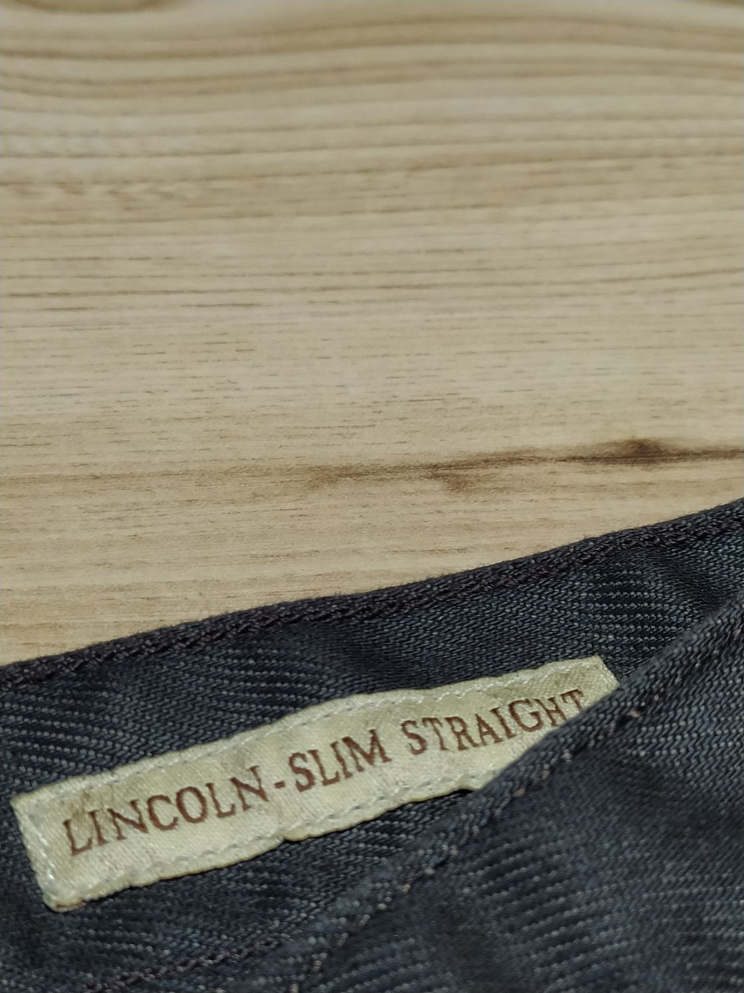 Brązowe Spodnie Dżinsowe Jeansowe Guess Lincoln Slim Straight Fit