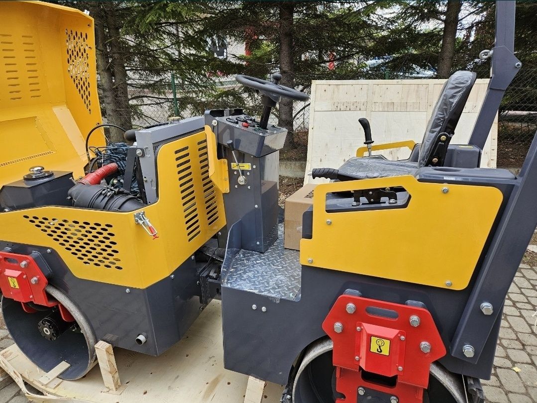 Walec drogowy mod: FS-RL 2.0X Kubota 1105-E3B nowy, asfalt