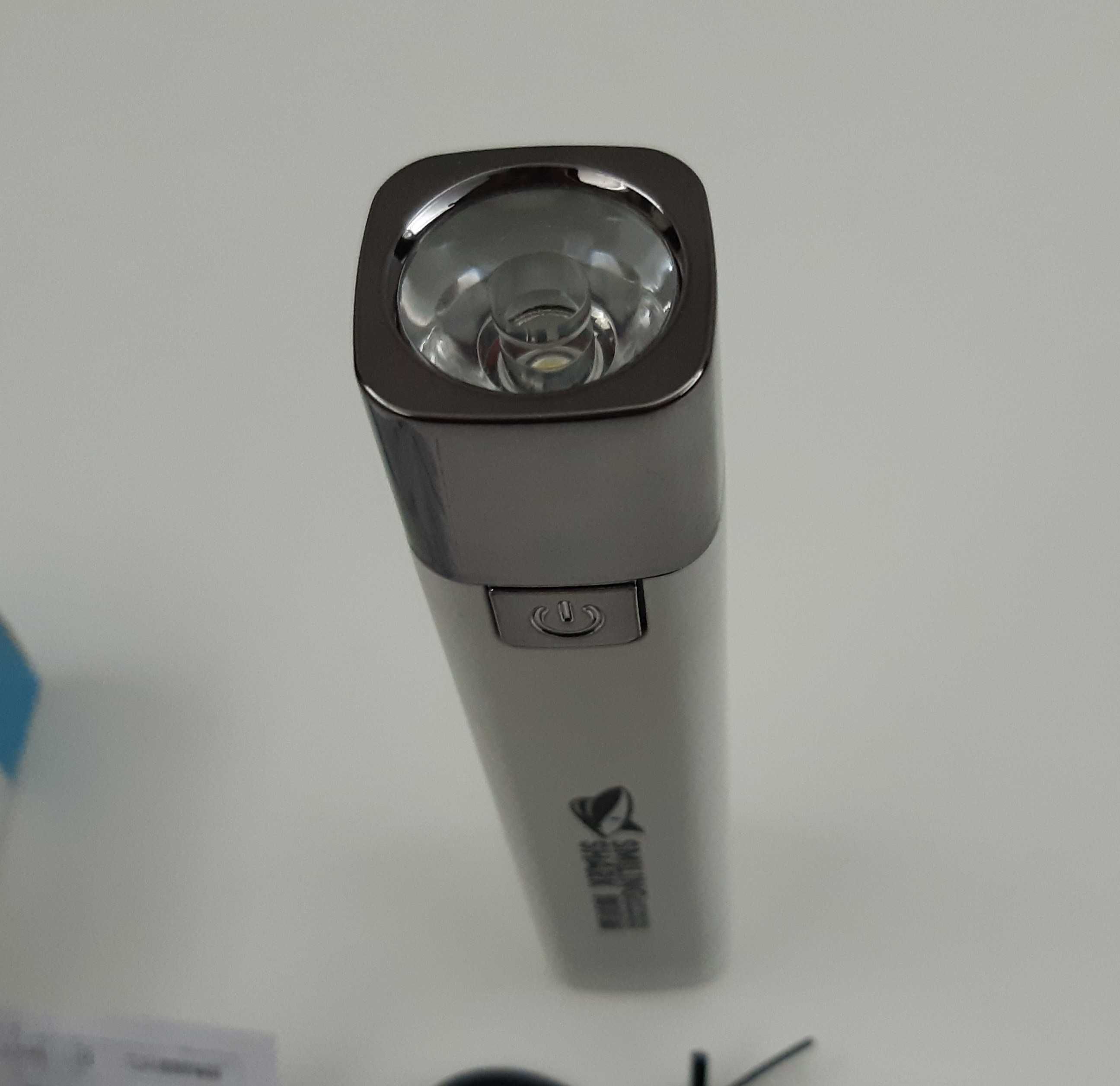 Lanterna de Mão LED USB Bateria Embutida Recarregável Nova