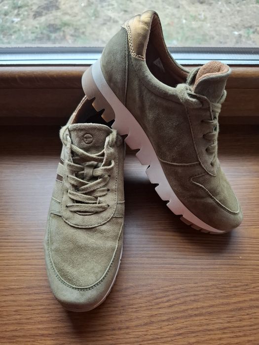 Кросівкиі Tamaris р.39