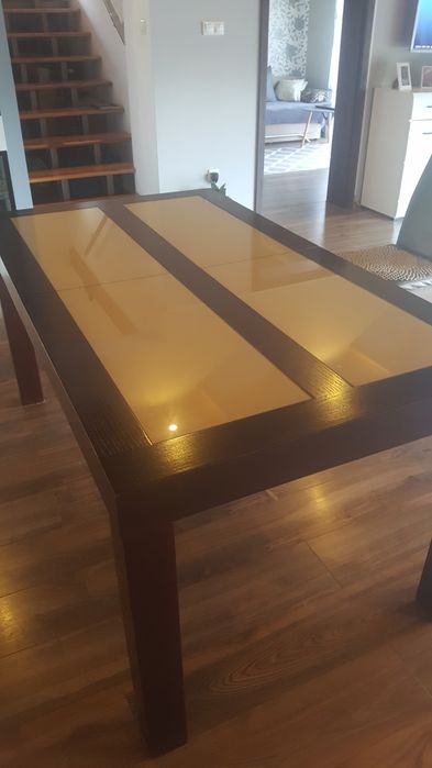 Duży rozkładany stół