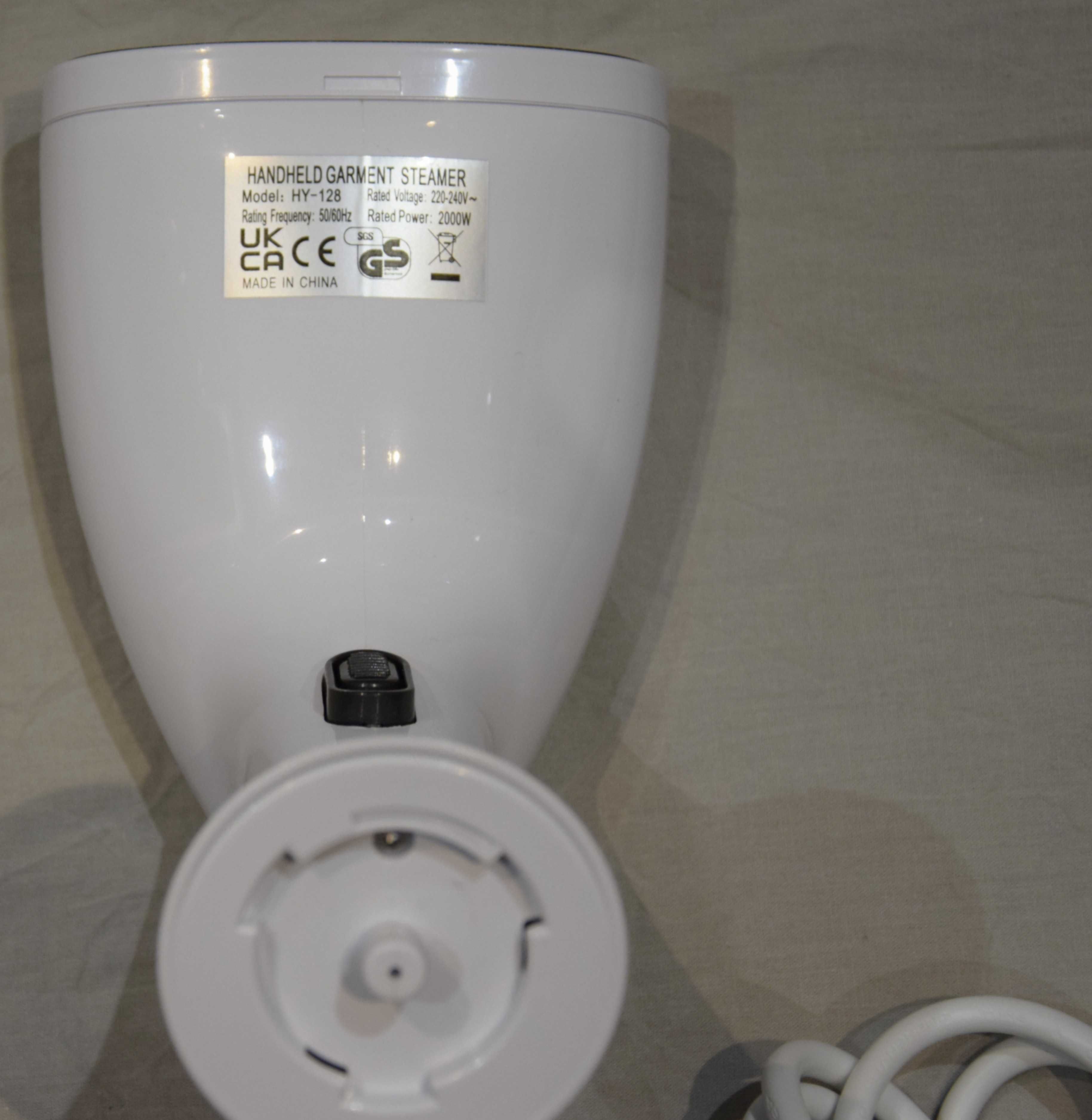 Żelazko parowe Rolipo 2000 W,400 ml, zbiornik na wodę,szczotka parowa.