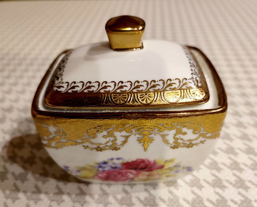 Витончений кавовий сервіз на 6 персон. Вироблено і привезено із Італії