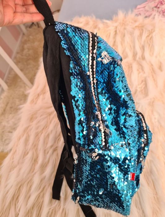 Nowy plecak w cekiny ślicznie się prezentuje