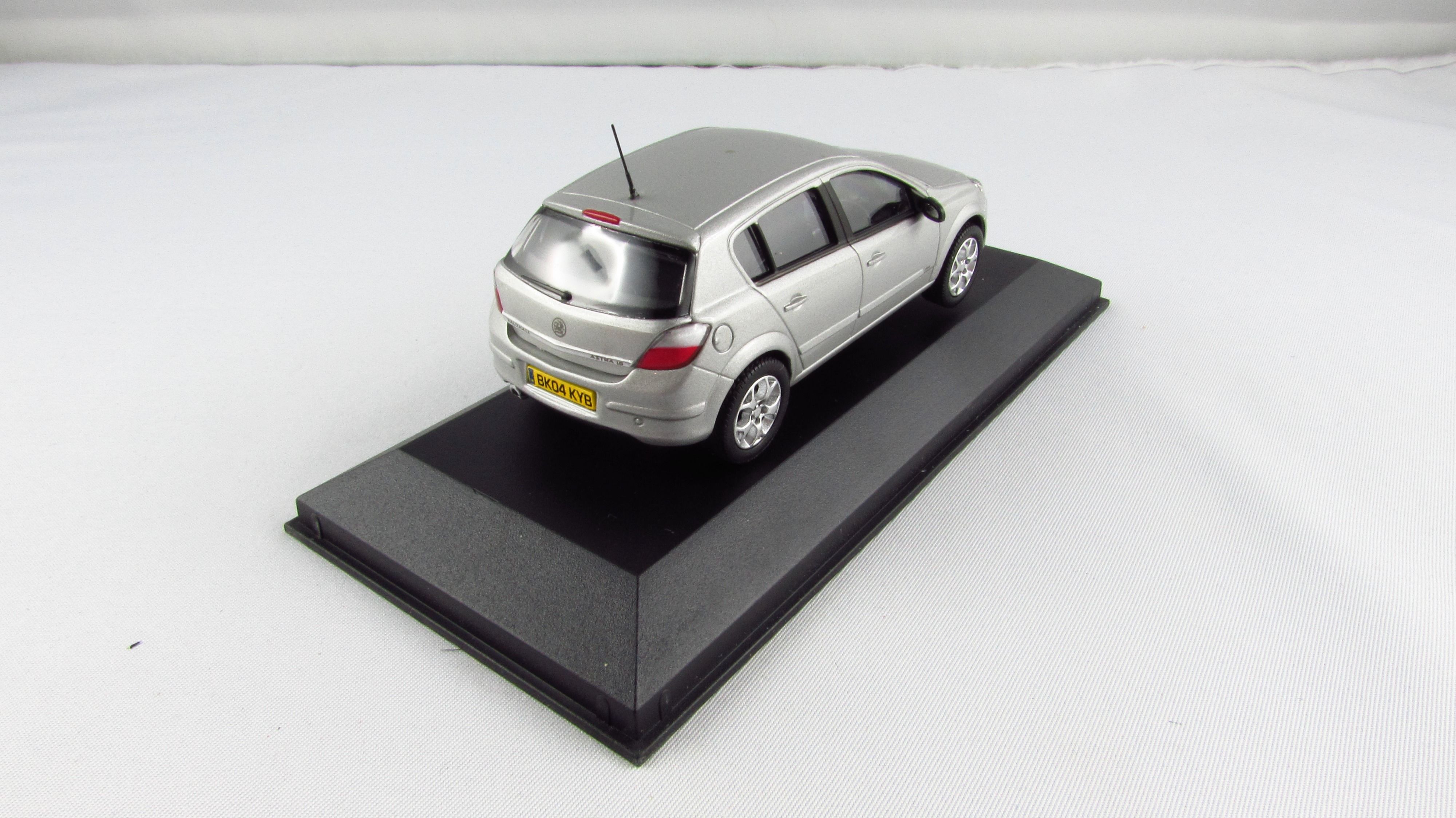 LEEDO - Vauxhall Collection - Astra Star Silver Model Samochód 1:43