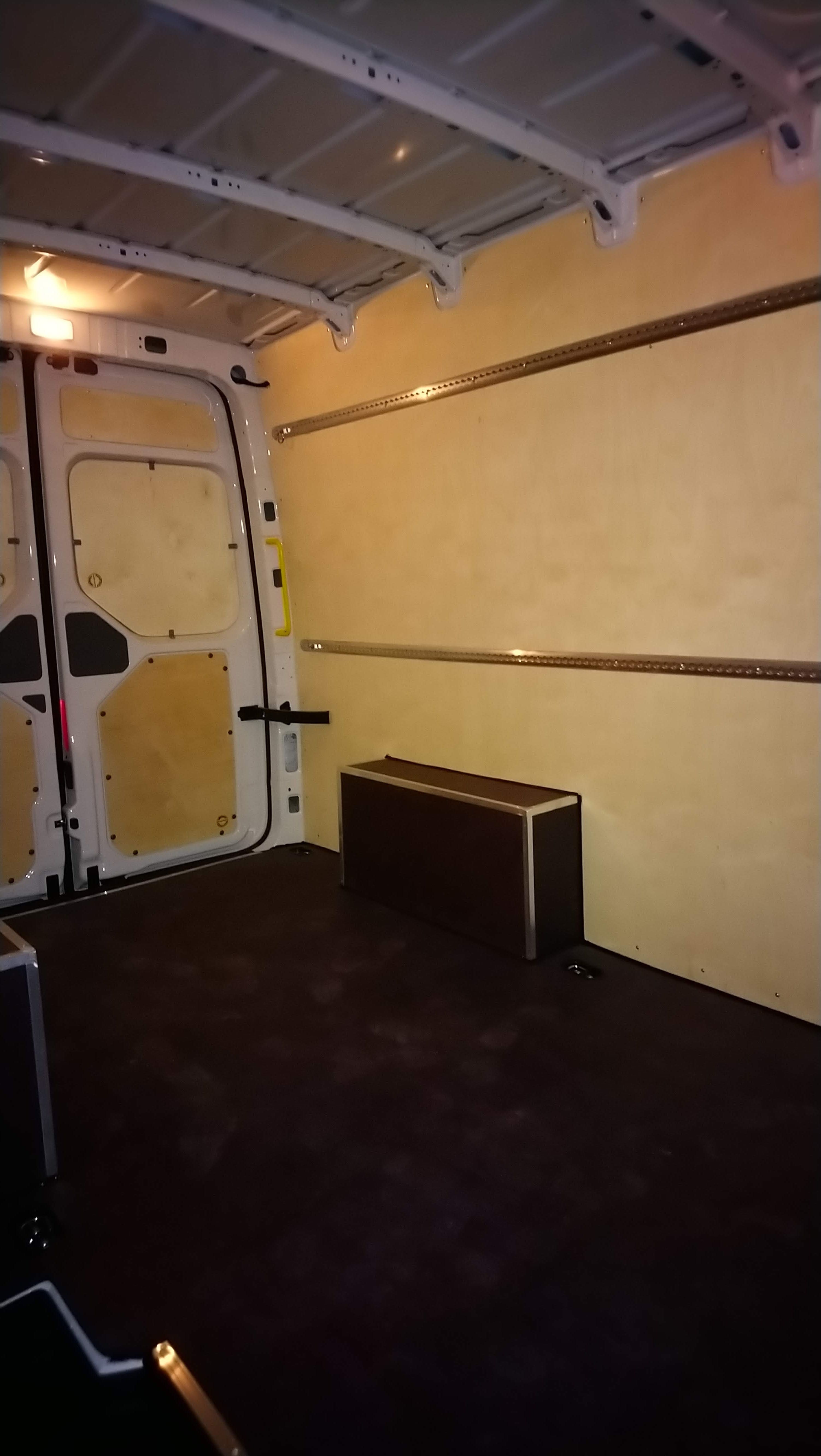 Zabudowa Samochodu Dostawczego Volkswagen Crafter L3H2 KNAUTECH