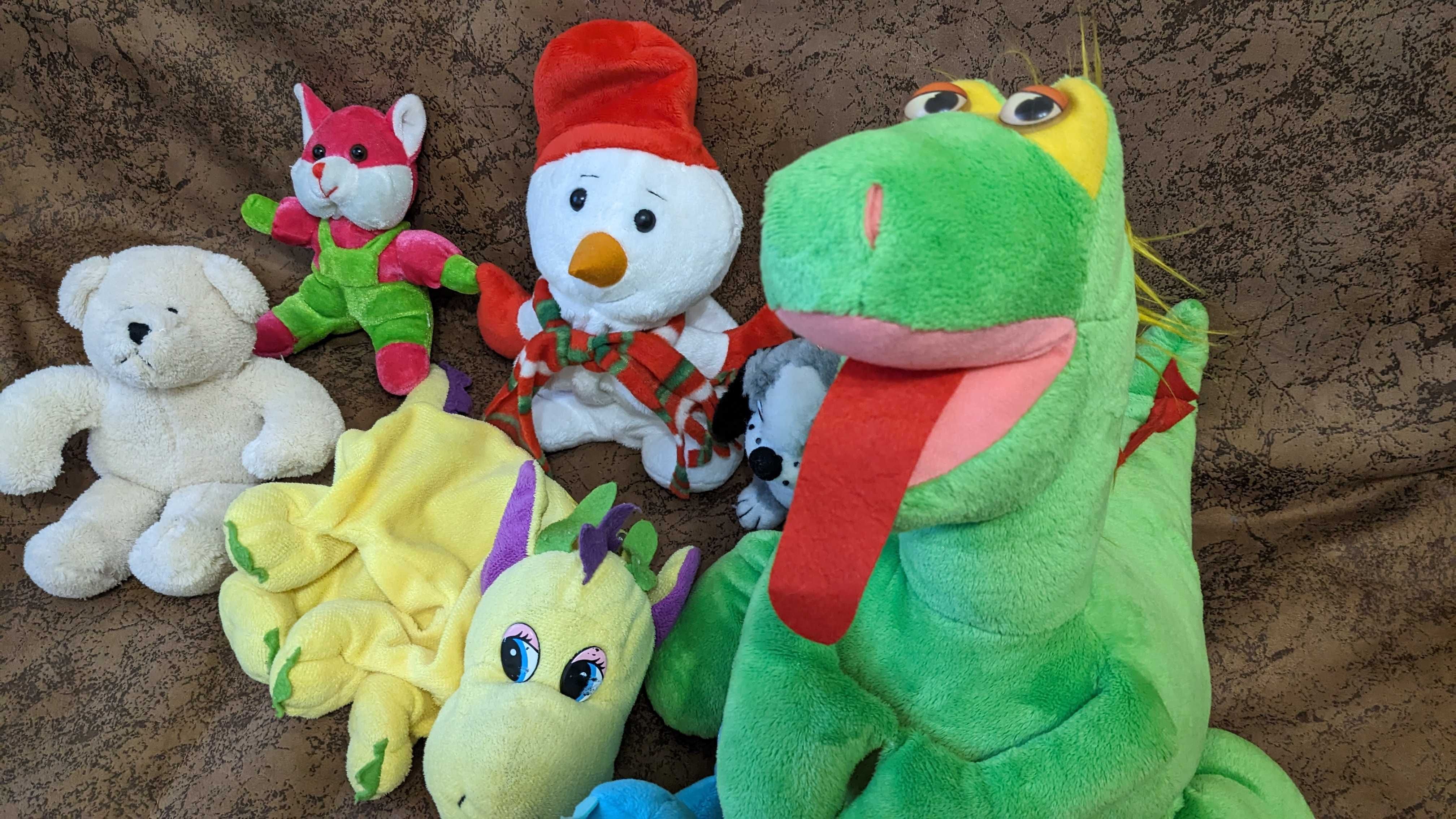 Мякі іграшки, зелений дракон, сніговик іграшка, білий ведмідь іграшка
