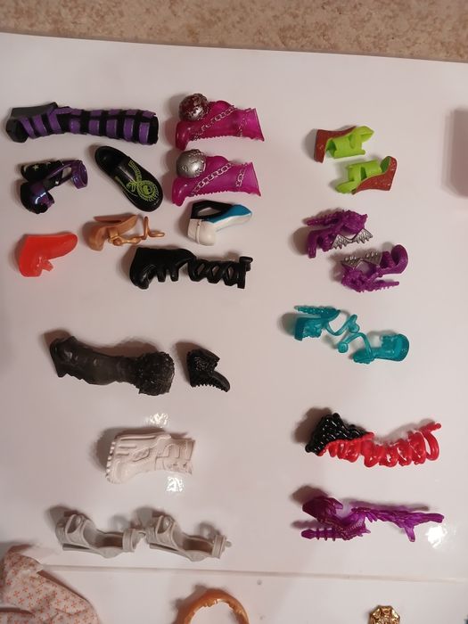 Аксессуары от кукол Monster high