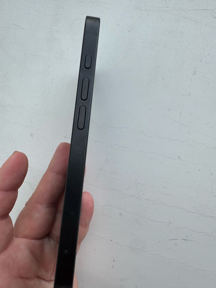 Продам iPhone 16 e