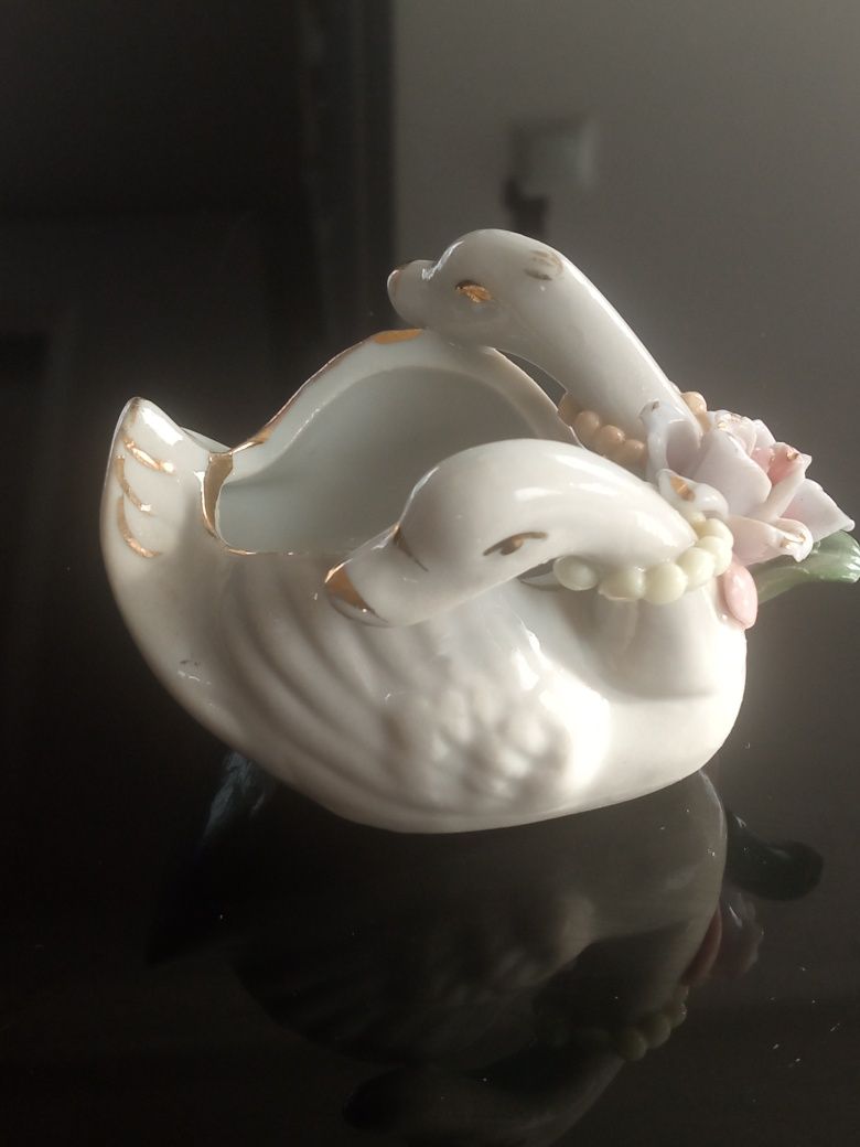 Figurka porcelanowa łabędzie
