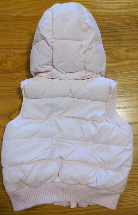 H＆M Śliczna kamizelka, ocieplacz, bezrękawnik z kapturem rozmiar 68