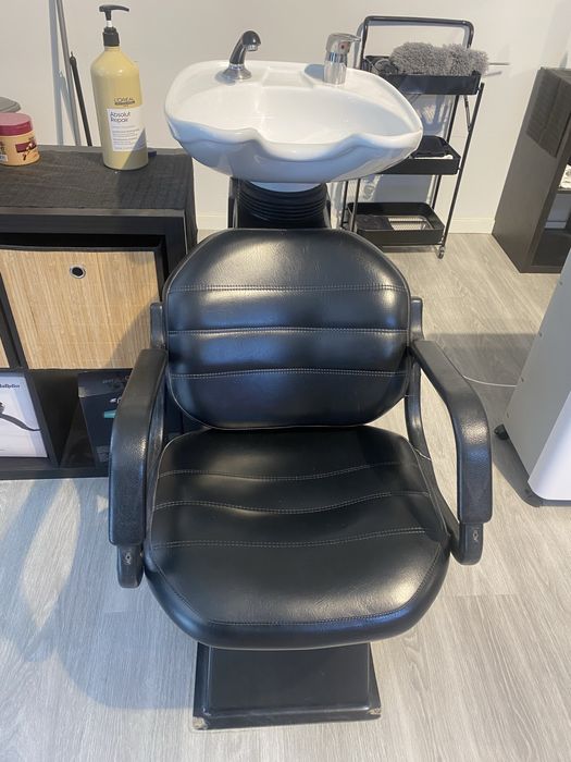 Rampa de lavagem de cabeleiro e cadeira de barbeiro